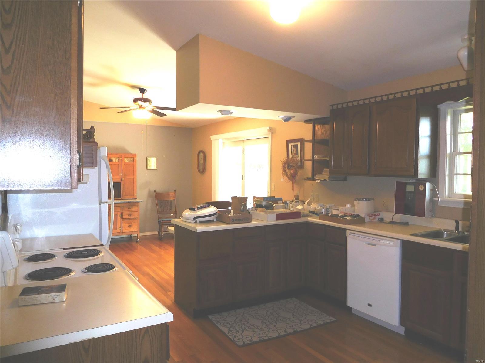 12610 Silver Lake Road Highland, IL 62249 - Photo 5 of 29