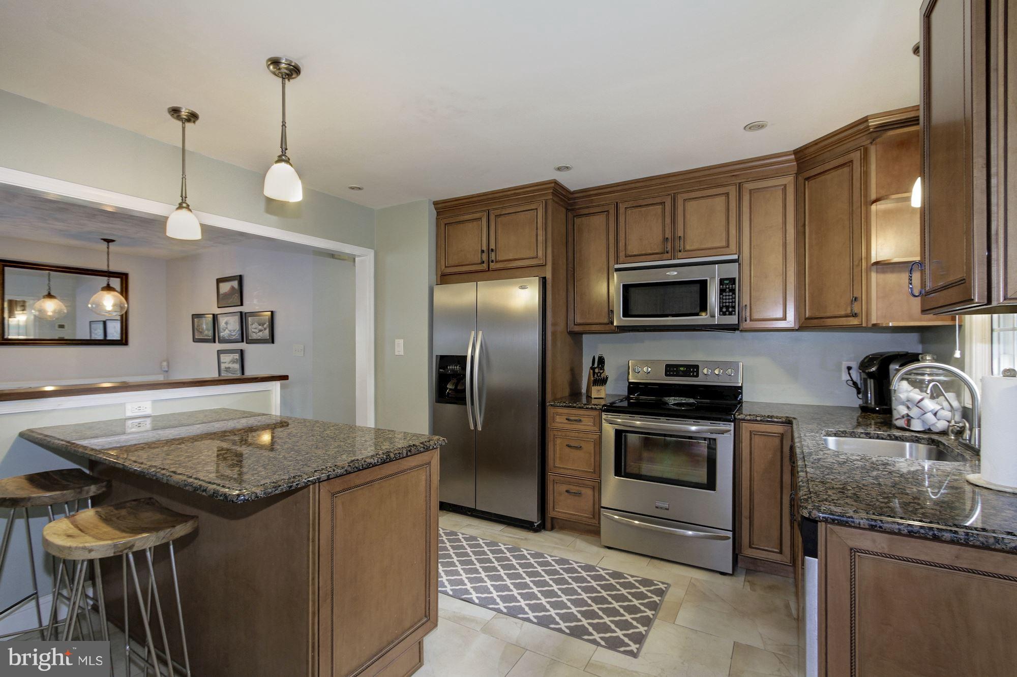 RENOVATED KITCHEN WITH DESIGNER FINISHES!