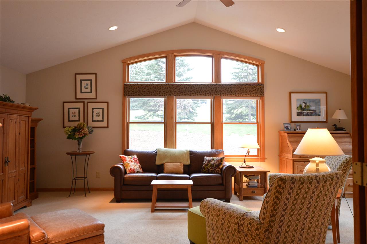 602 Bloomfield Road Traverse City, MI 49686 - Photo 8 of 67 1831156-7.JPG