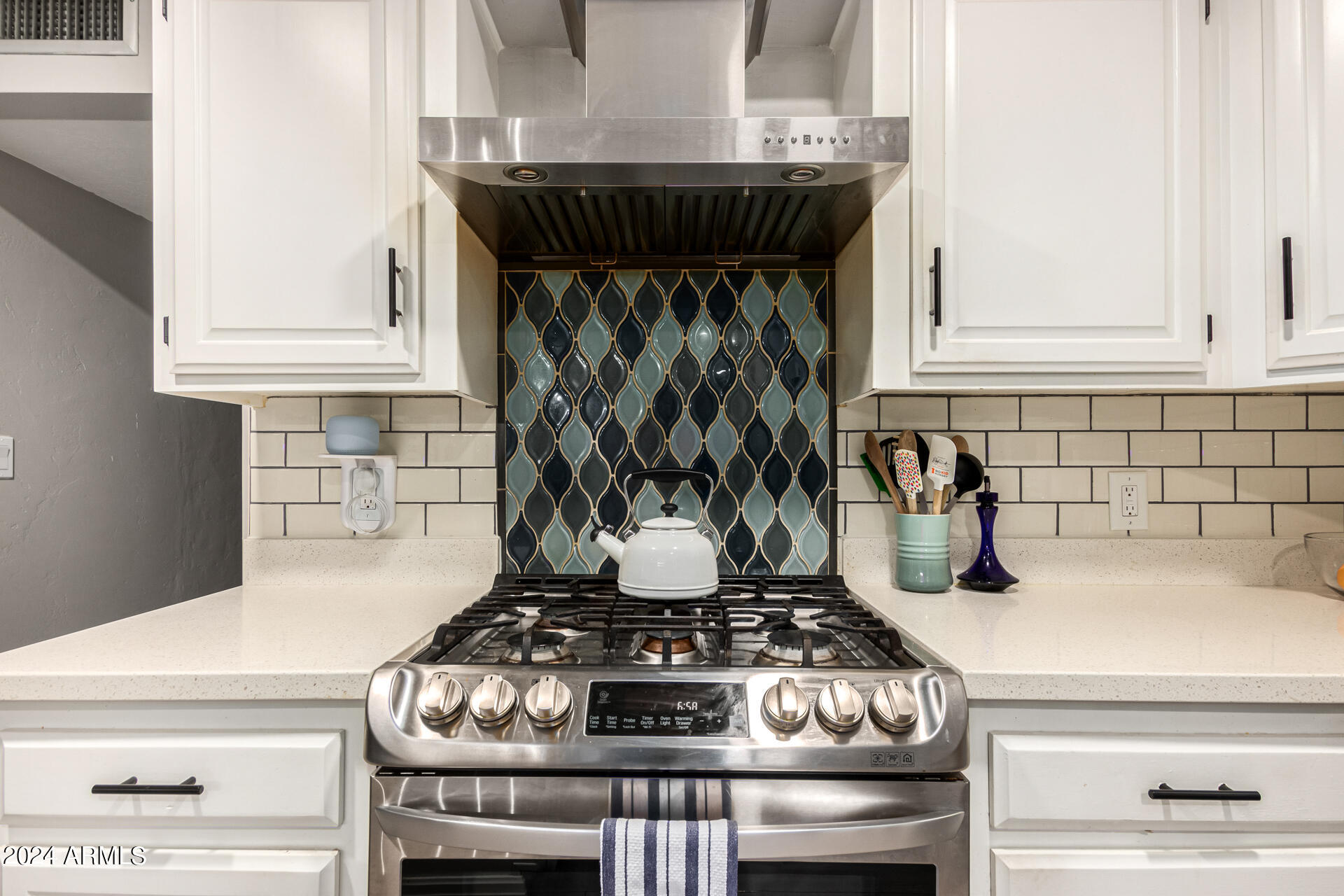 3933 North 43rd Street Phoenix, AZ 85018 - Photo 11 of 22 Gas Range