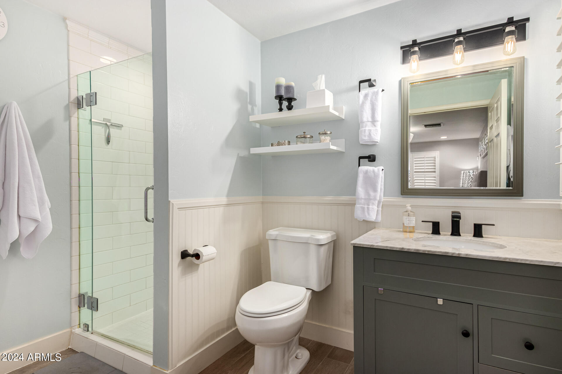 3933 North 43rd Street Phoenix, AZ 85018 - Photo 14 of 22 Primary Suite