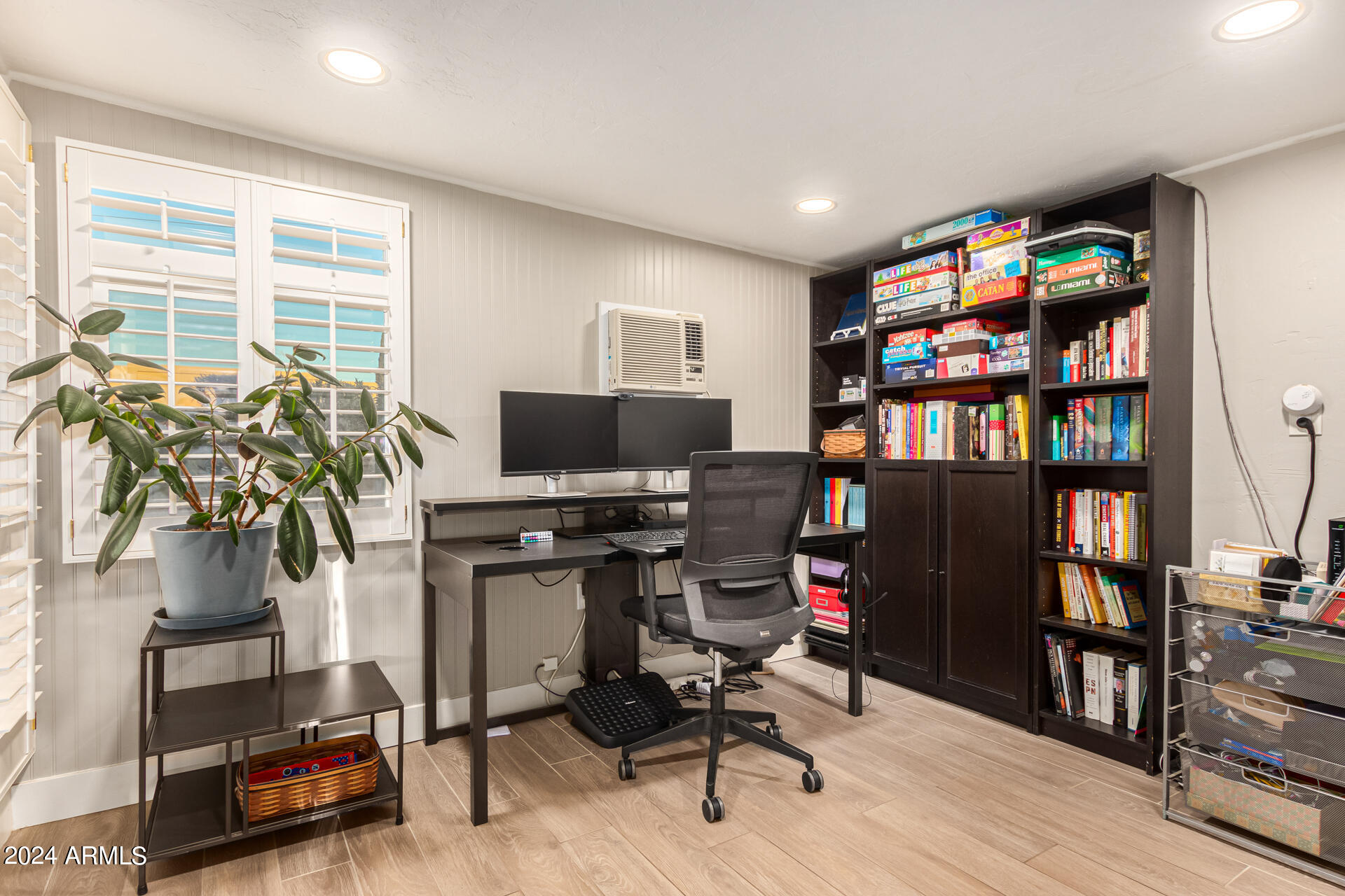 3933 North 43rd Street Phoenix, AZ 85018 - Photo 19 of 22 Office/Den