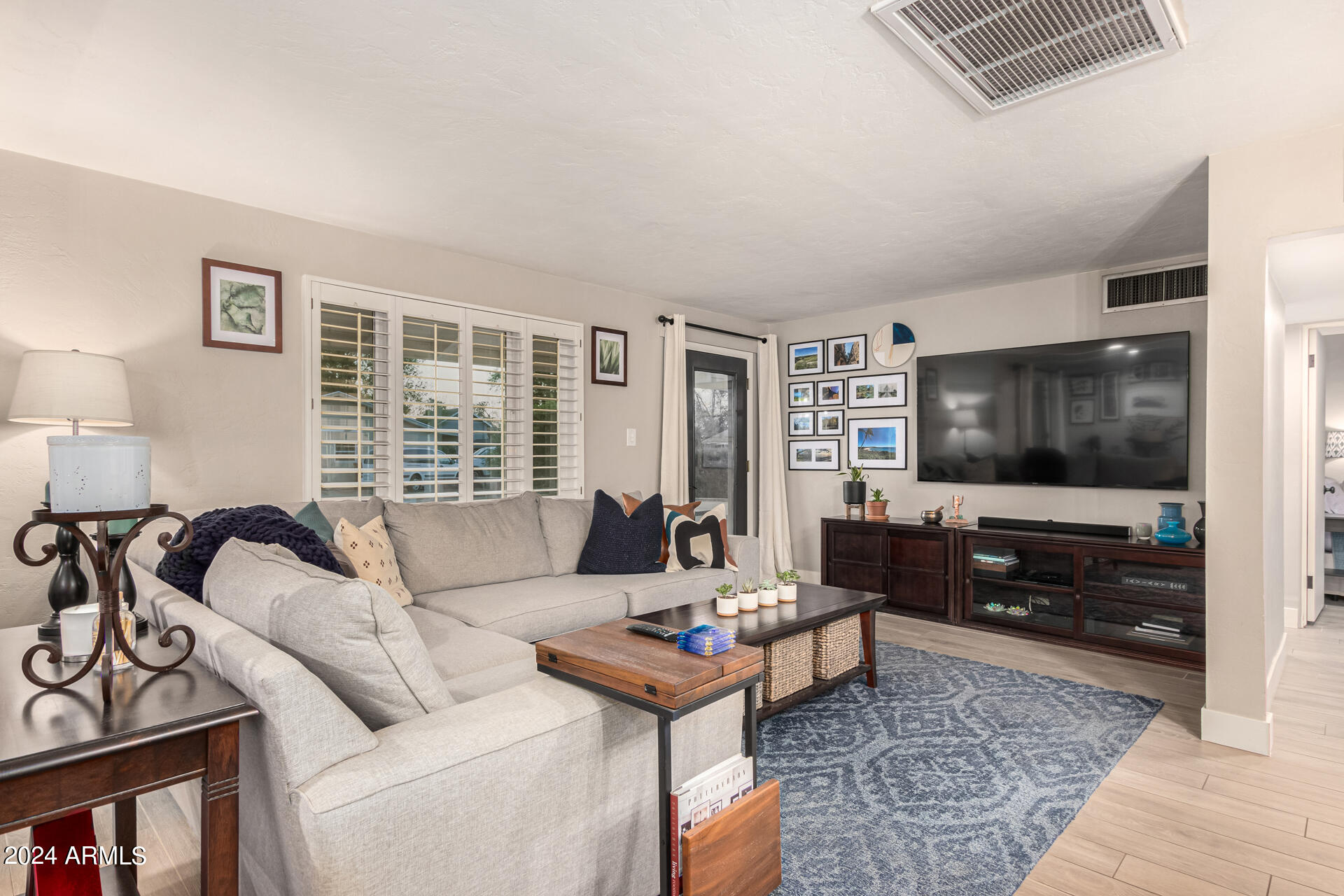 3933 North 43rd Street Phoenix, AZ 85018 - Photo 9 of 22 Living Room