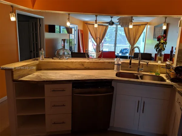 $1,900 | 1660 Northeast 191st Street, Unit 1041, Miami, FL 33179