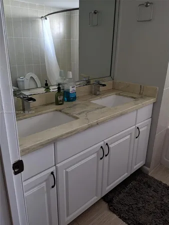 $1,900 | 1660 Northeast 191st Street, Unit 1041, Miami, FL 33179