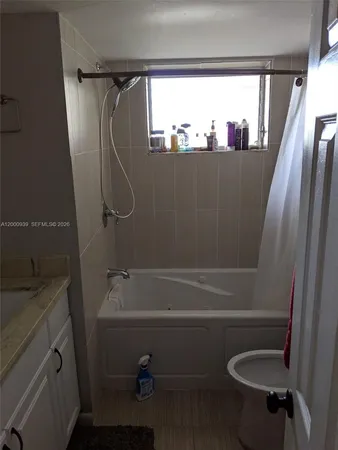 $1,900 | 1660 Northeast 191st Street, Unit 1041, Miami, FL 33179