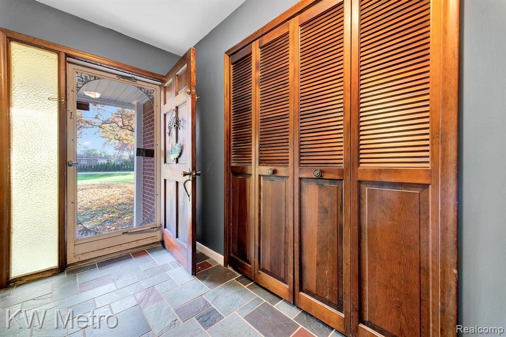 7380 Villamuer Road West Bloomfield, MI 48322 - Photo 10 of 59