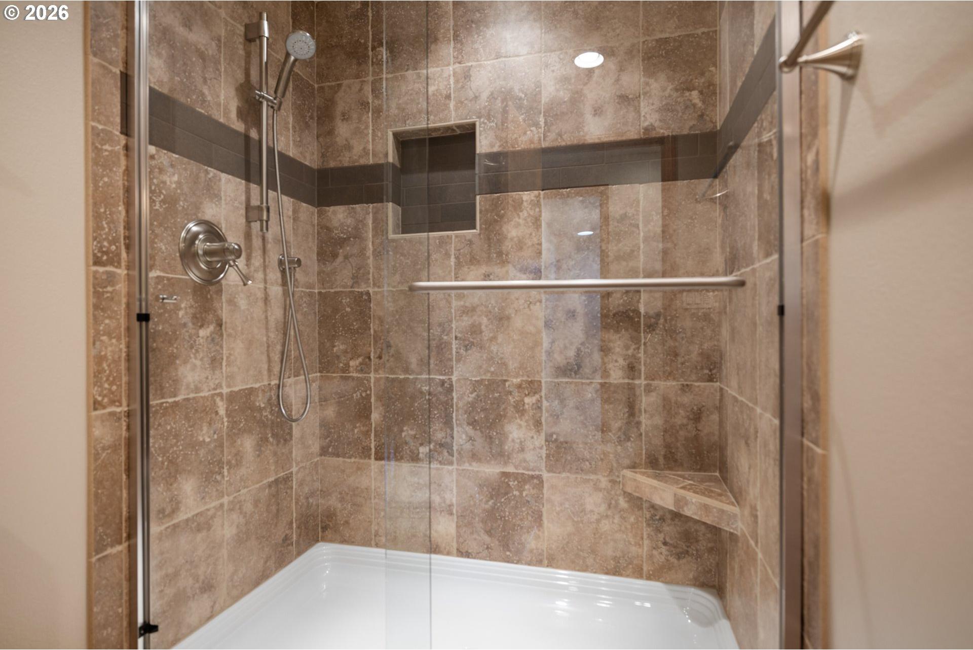 15615 Northwest Ridgetop Lane Beaverton, OR 97006 - Photo 22 of 30 Bathroom