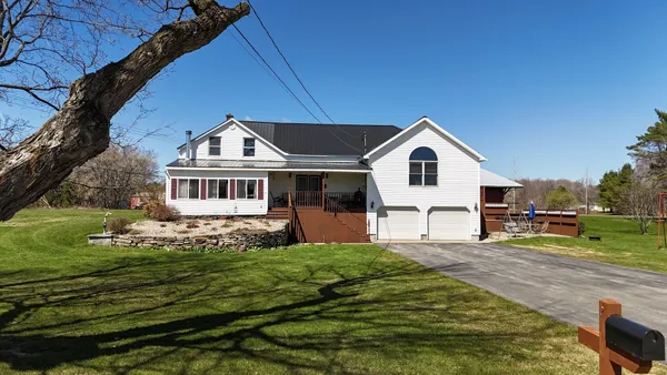 $360,000 | 7 Town Hall Road, Mooers Forks, NY 12959