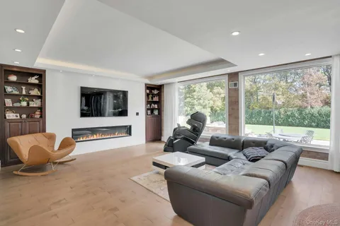 $2,850,000 | 108 Fig Drive, Dix Hills, NY 11746