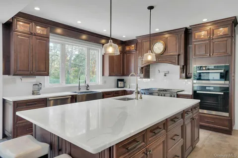 $2,850,000 | 108 Fig Drive, Dix Hills, NY 11746