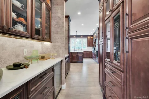 $2,850,000 | 108 Fig Drive, Dix Hills, NY 11746