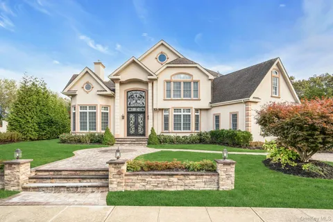 $2,850,000 | 108 Fig Drive, Dix Hills, NY 11746