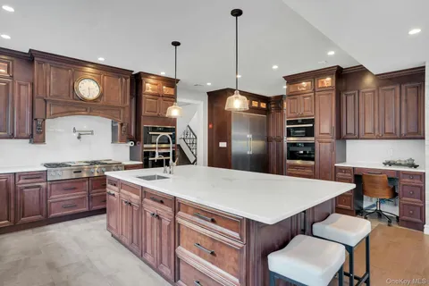 $2,850,000 | 108 Fig Drive, Dix Hills, NY 11746