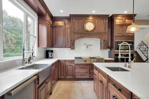 $2,850,000 | 108 Fig Drive, Dix Hills, NY 11746