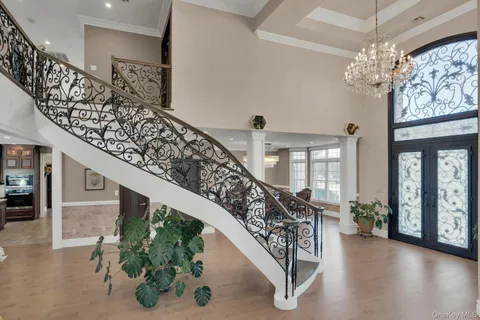 $2,850,000 | 108 Fig Drive, Dix Hills, NY 11746