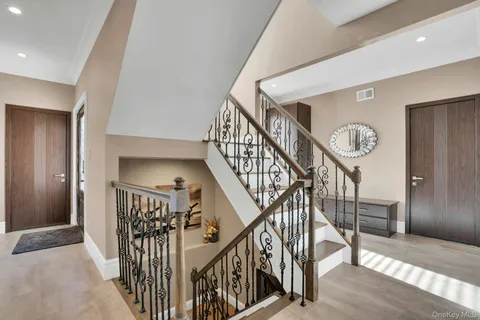 $2,850,000 | 108 Fig Drive, Dix Hills, NY 11746