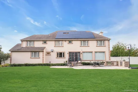 $2,850,000 | 108 Fig Drive, Dix Hills, NY 11746