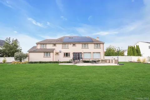 $2,850,000 | 108 Fig Drive, Dix Hills, NY 11746