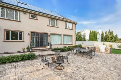 $2,850,000 | 108 Fig Drive, Dix Hills, NY 11746