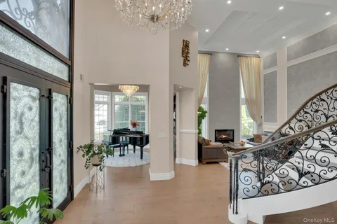 $2,850,000 | 108 Fig Drive, Dix Hills, NY 11746