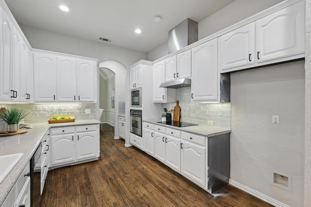 3215 Ricci Lane Irving, TX 75062 - Photo 11 of 40