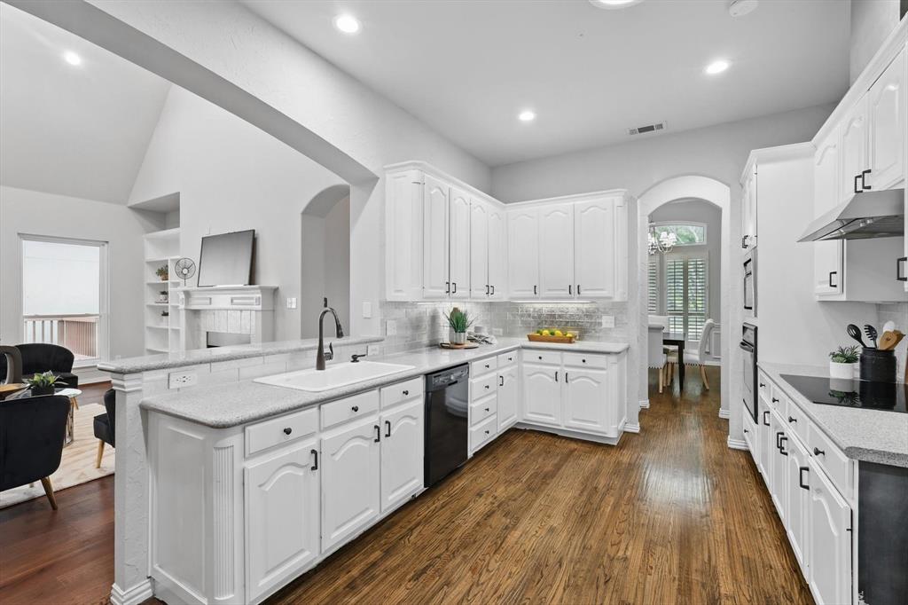 3215 Ricci Lane Irving, TX 75062 - Photo 13 of 40