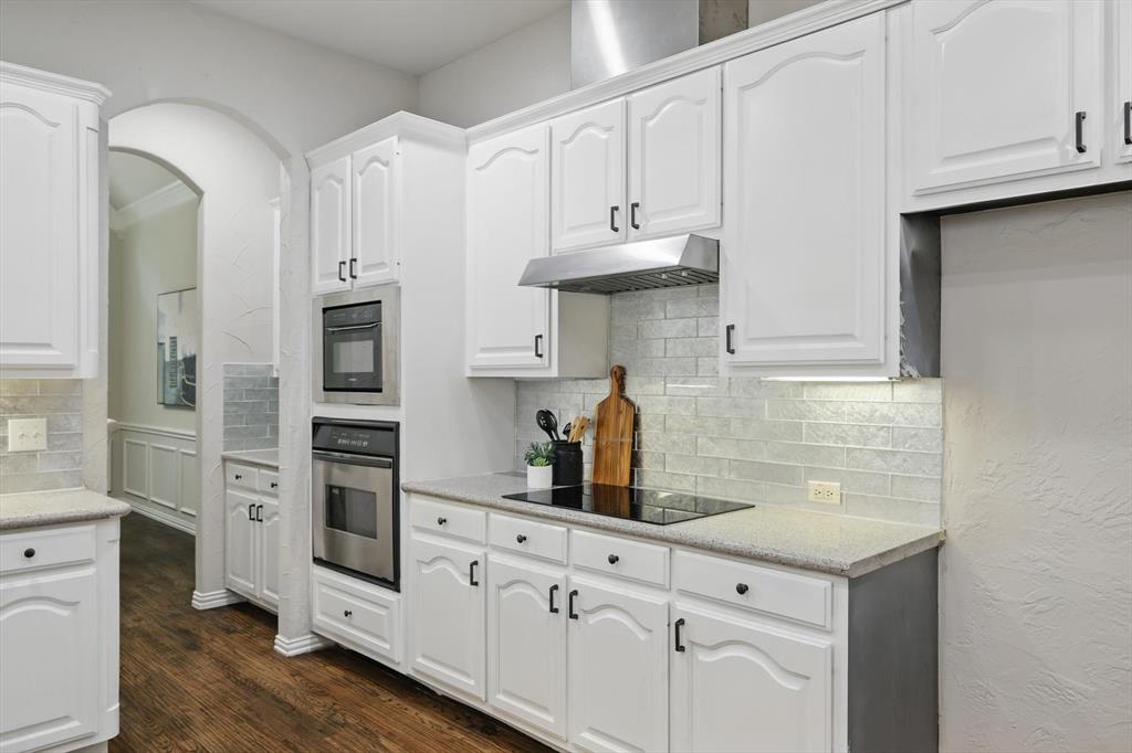 3215 Ricci Lane Irving, TX 75062 - Photo 14 of 40