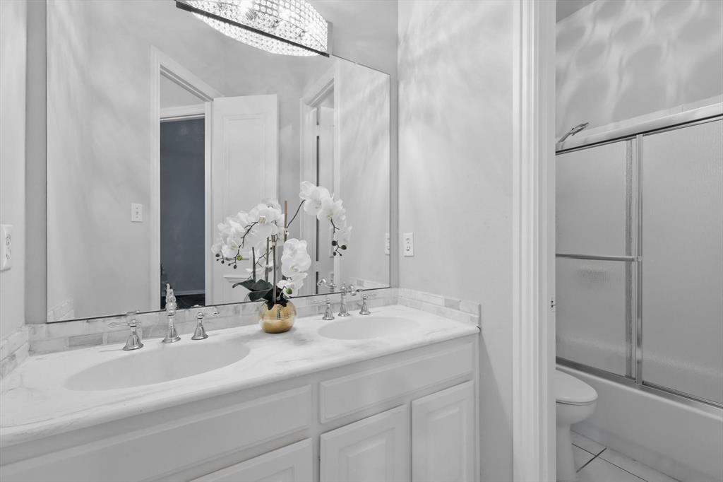 3215 Ricci Lane Irving, TX 75062 - Photo 26 of 40