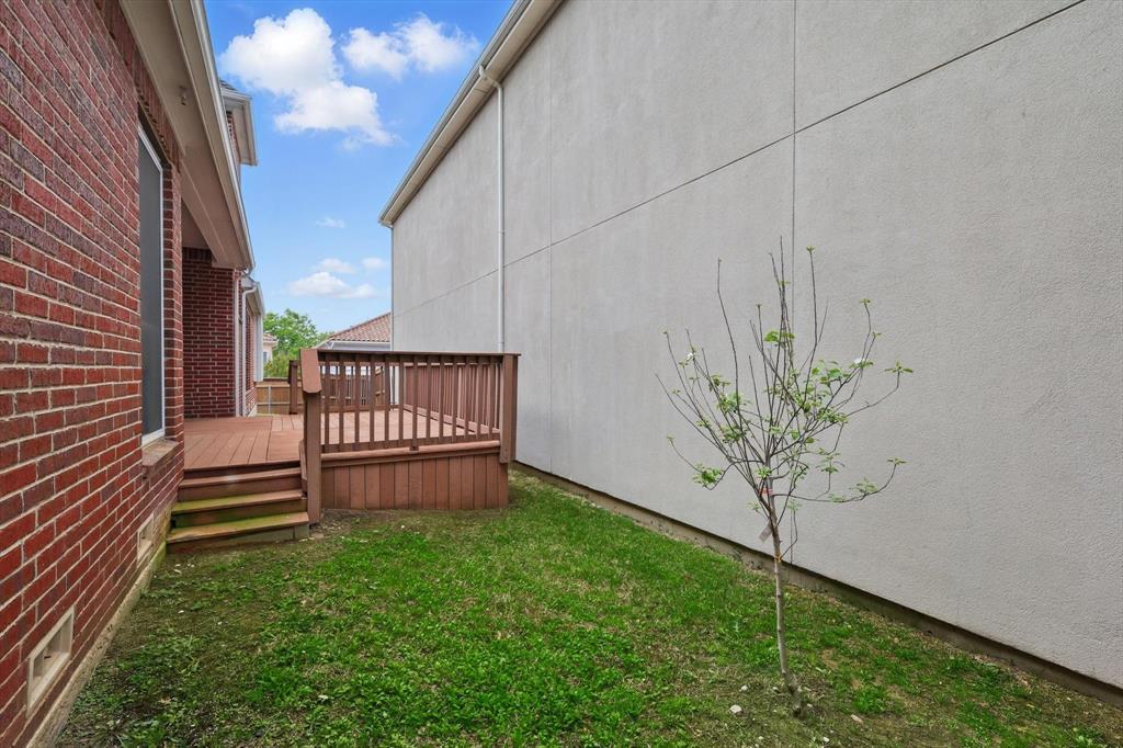 3215 Ricci Lane Irving, TX 75062 - Photo 32 of 40