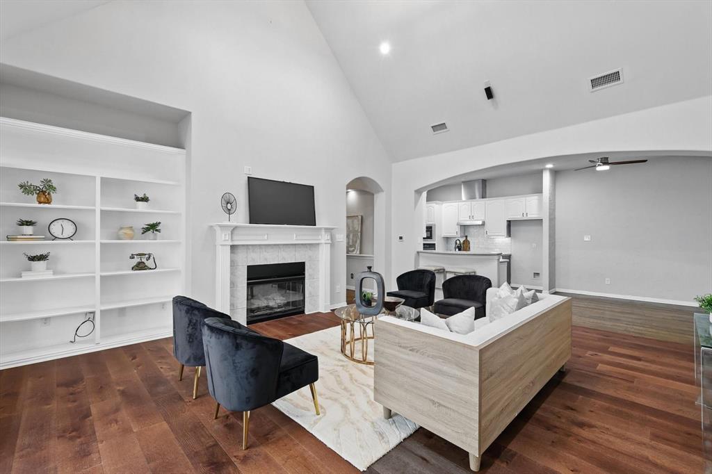 3215 Ricci Lane Irving, TX 75062 - Photo 4 of 40