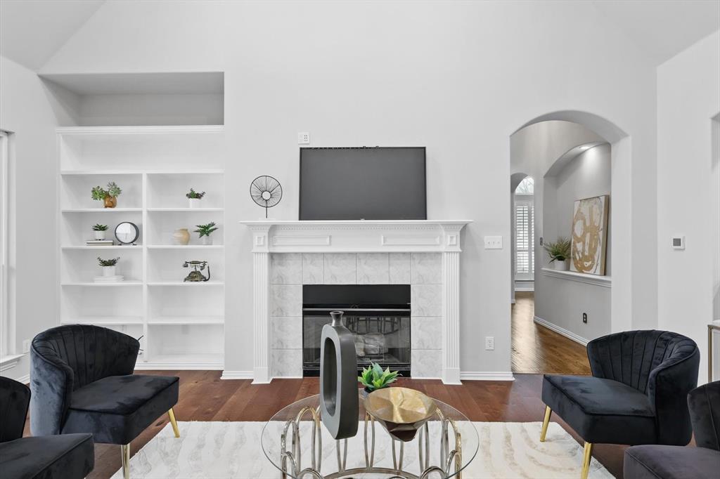 3215 Ricci Lane Irving, TX 75062 - Photo 5 of 40