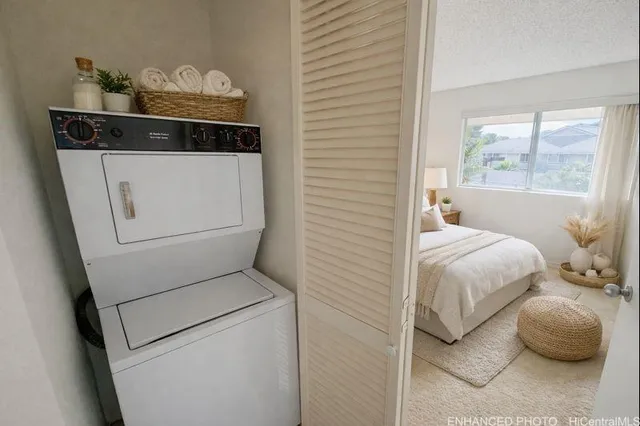 a en suite bathroom with a toilet and a sink