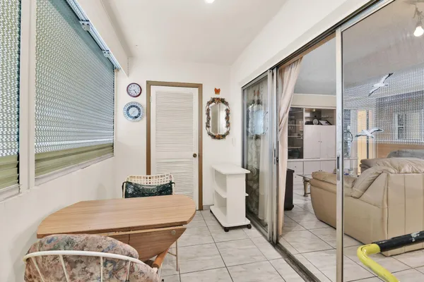 $1,400 | 711 Lori Drive, Unit 204, Palm Springs, FL 33461