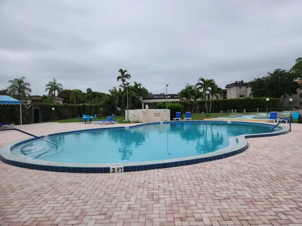 $1,400 | 711 Lori Drive, Unit 204, Palm Springs, FL 33461