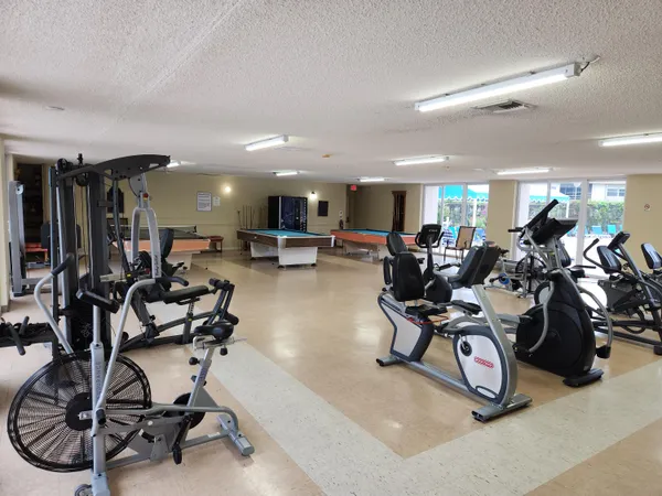 $1,400 | 711 Lori Drive, Unit 204, Palm Springs, FL 33461