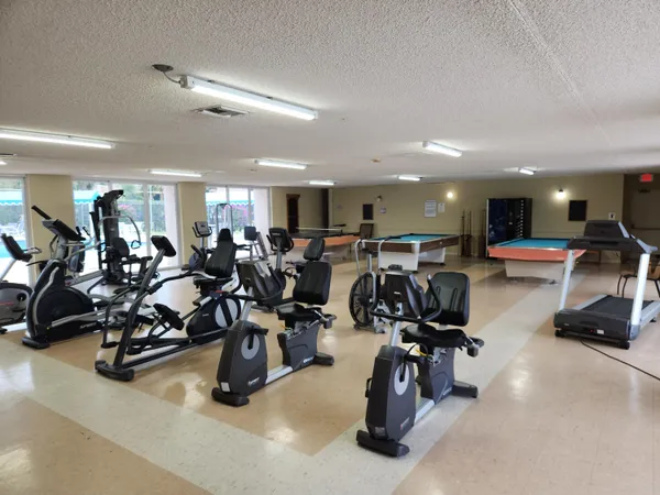 $1,400 | 711 Lori Drive, Unit 204, Palm Springs, FL 33461