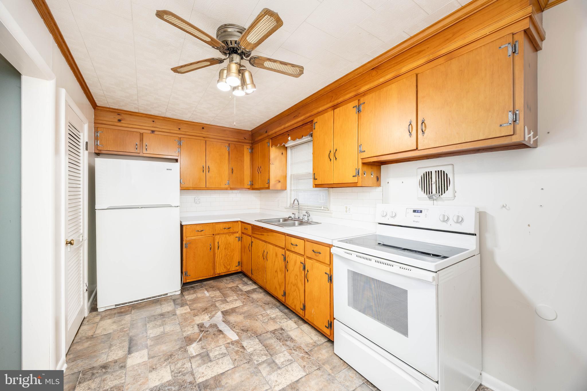 310 Zion Road Salisbury, MD 21804 - Photo 4 of 40 a kitchen with stainless steel appliances granite countertop a refrigerator a stove and a sink