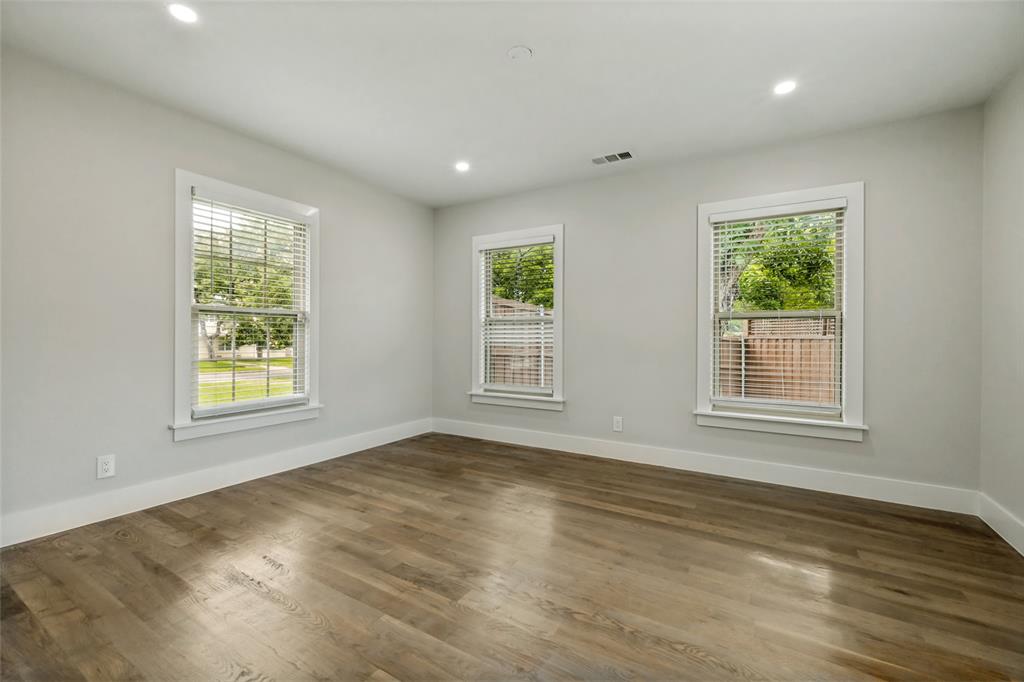 2006 Marydale Road Dallas, TX 75208 - Photo 31 of 40 Spacious room featuring wood-finish flooring, light gray wall paint, and recessed ceiling lighting
