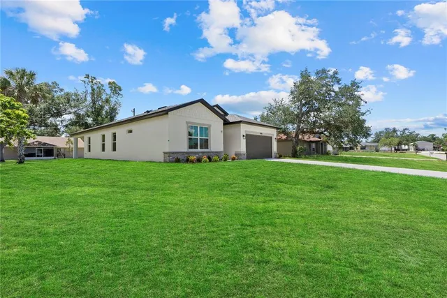 a view of a house with a yard