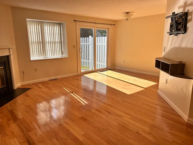 $2,200 | 182 Chapman Place, Unit 182, Leominster, MA 01453