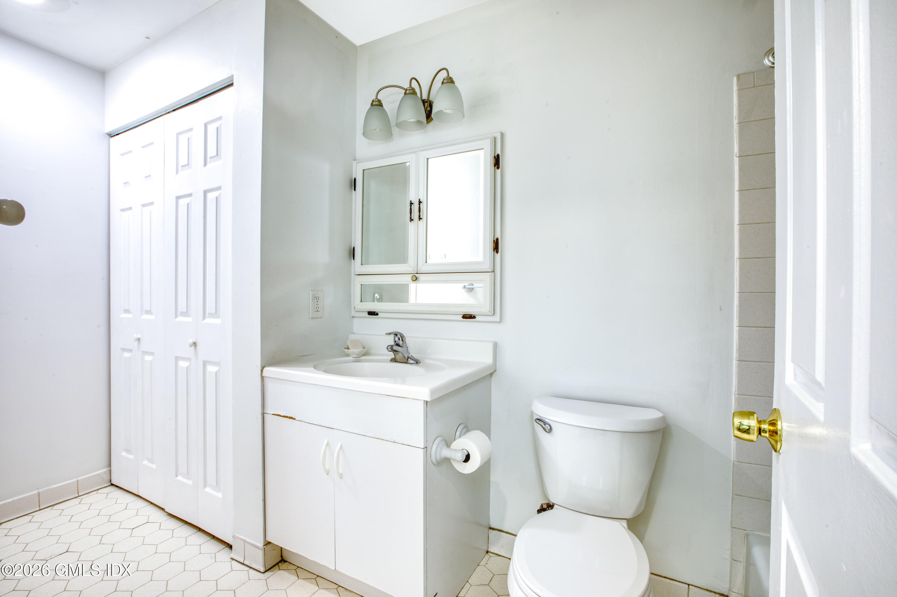 1465 East Putnam Avenue, Unit 327 Riverside, CT 06878 - Photo 14 of 32 1465 E Putnam Ave 327 (19)-24