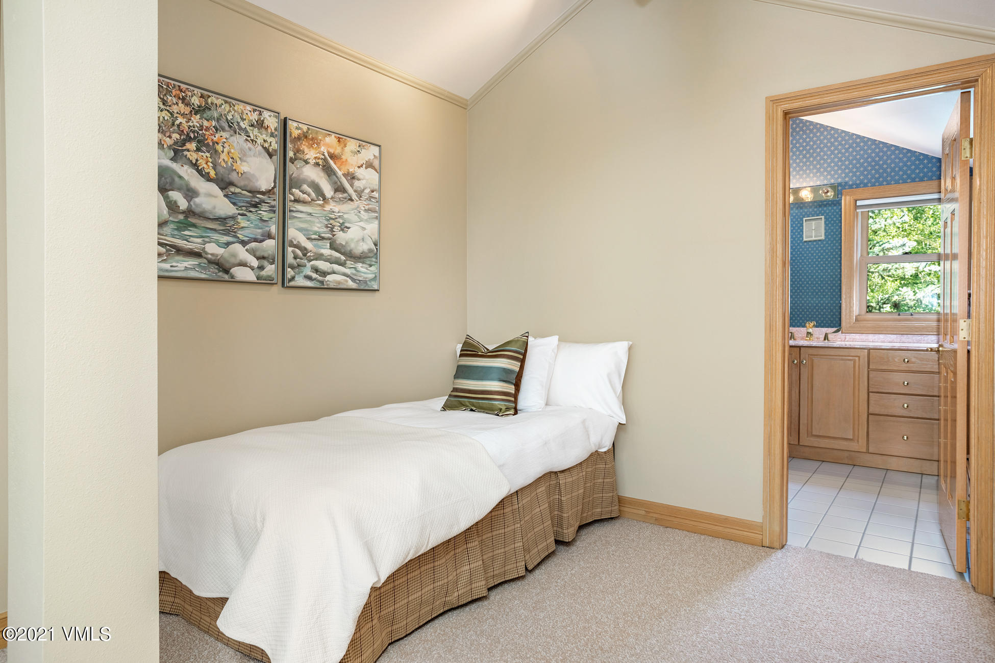 40 Elk Track Road, Unit 1 Beaver Creek, CO 81620 - Photo 26 of 31 a bedroom with a bed and a window