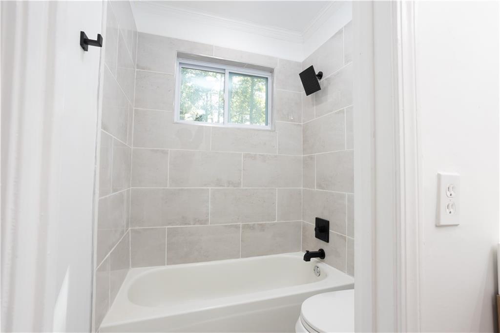 3232 Abbeywood Drive Decatur, GA 30034 - Photo 15 of 17 a bathroom with a bathtub