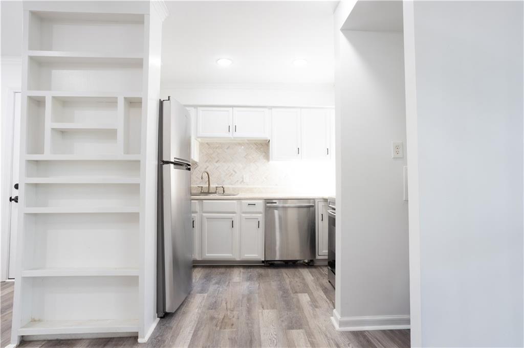 3232 Abbeywood Drive Decatur, GA 30034 - Photo 7 of 17 a room with cabinets and a stove