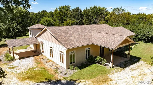 $310,000 | 19469 Jones Road, Jerseyville, IL 62052