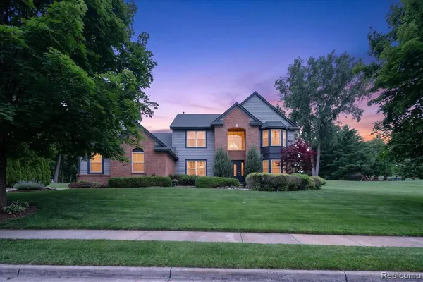 $620,000 | 2333 Sandlewood Drive, White Lake, MI 48383