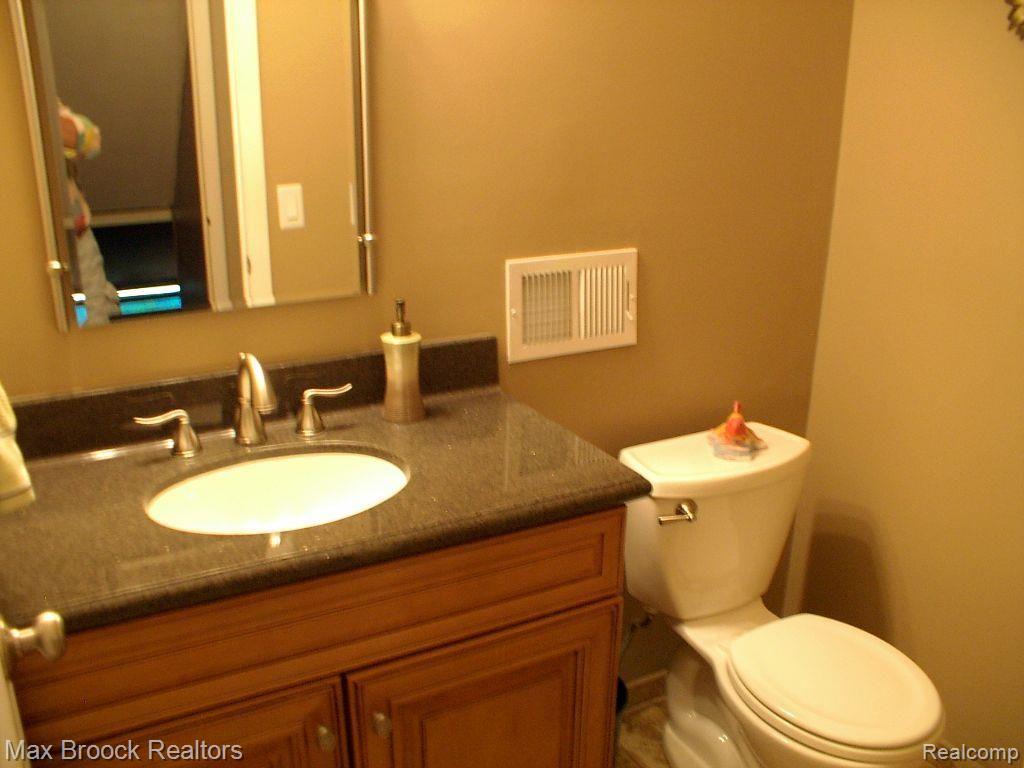 1197 Pine Ridge Court, Unit 129 Rochester, MI 48306 - Photo 21 of 23 Master Bathroom