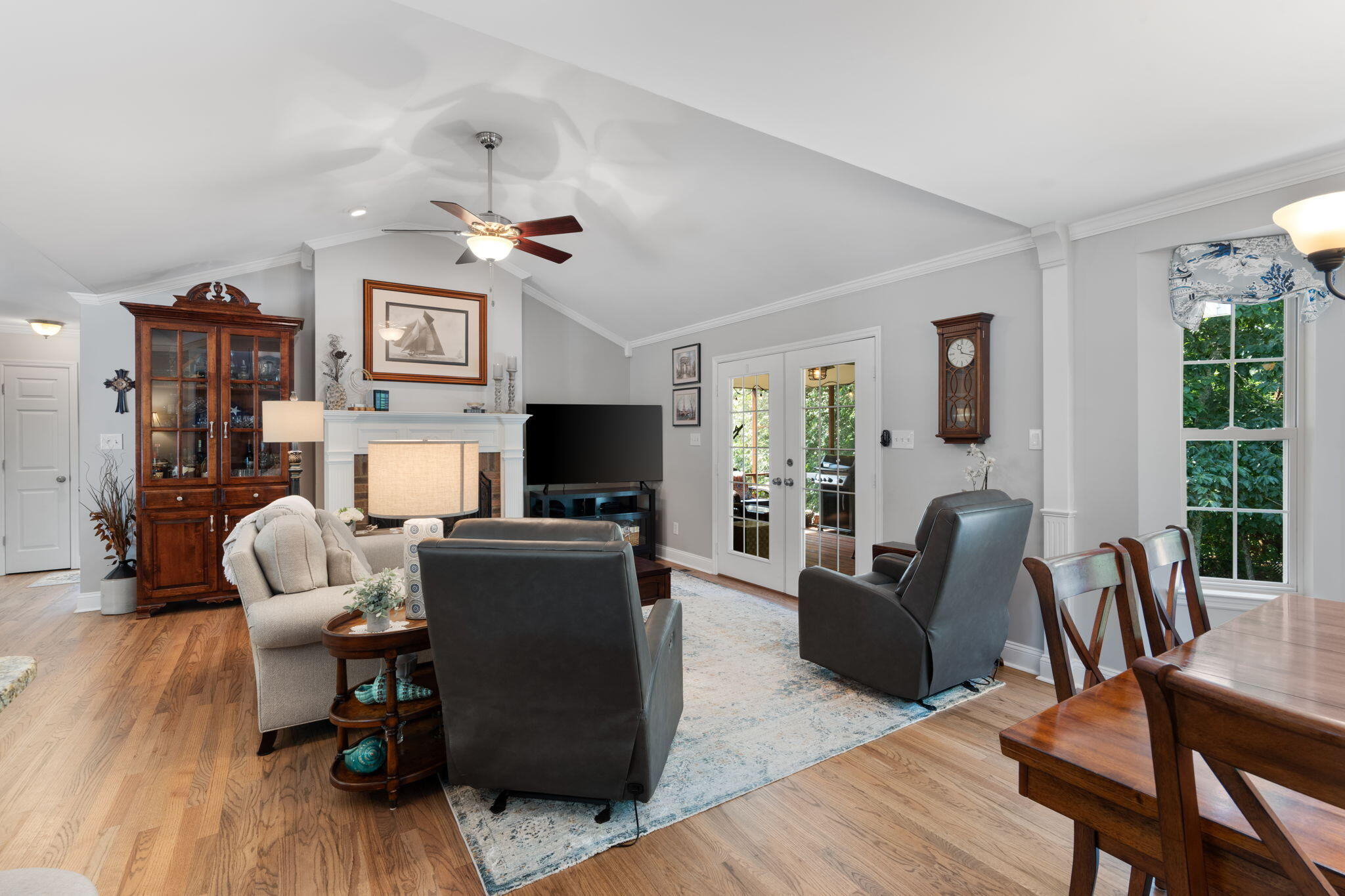 1511 Northwest Benjamin Circle Cleveland, TN 37312 - Photo 7 of 64 Living Room