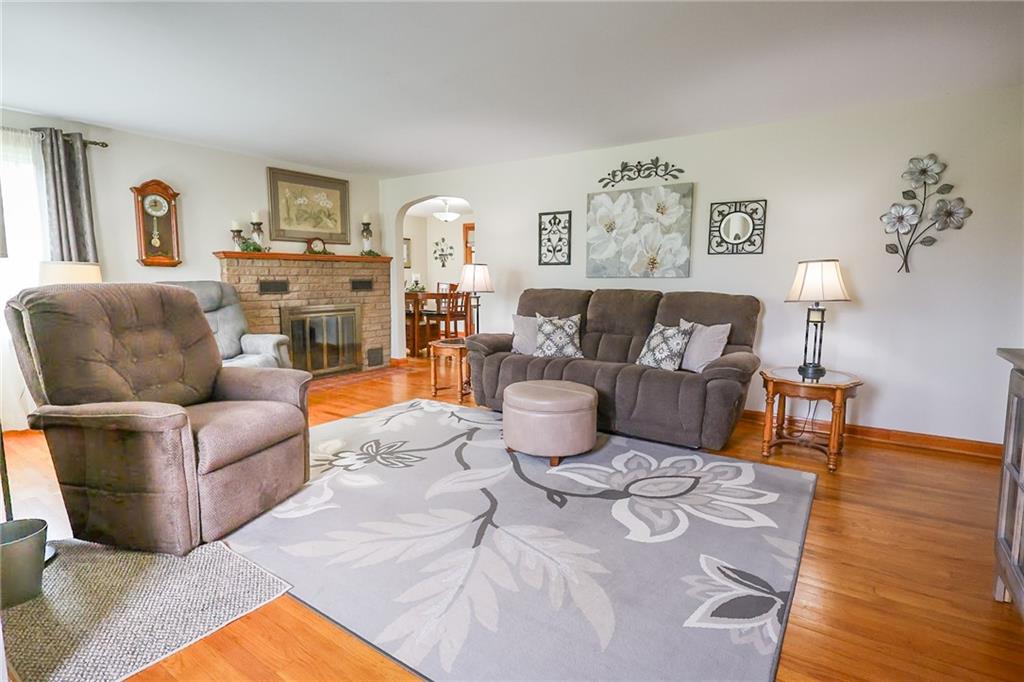 1069 North Keel Ridge Road Hermitage, PA 16148 - Photo 23 of 50 a living room with furniture
